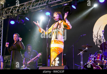 Corinne Drewery mit Swing Out Sister auf der Bühne 2, Tag 1, der OnBlackheath Music Festival 2019 Stockfoto