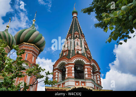 Bunte Kuppeln der Basilius-Kathedrale auf dem Roten Platz in Moskau, Russland Stockfoto