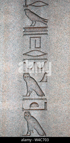 Hieroglyphen auf der alten ägyptischen Obelisk von Theodosius (Dikilitas) oder Ägyptische Obelisk des Pharao Thutmosis III., Hippodrom, Sultanahmet Platz, ist Stockfoto