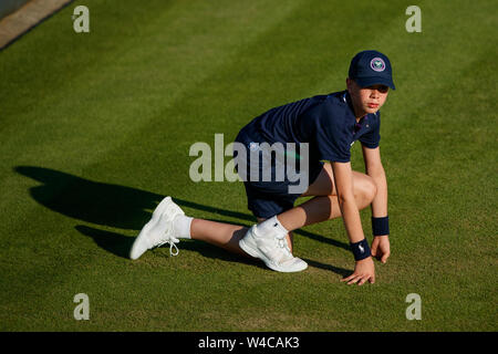 Ball der Jungen an der Wimbledon Championships 2019 Stockfoto