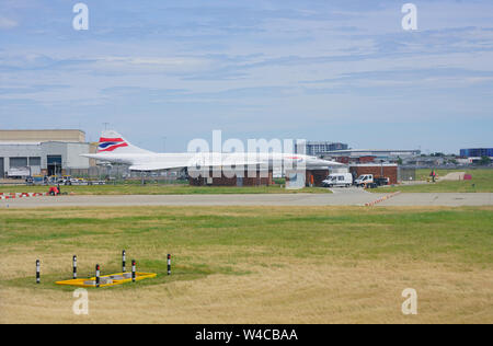 HEATHROW, ENGLAND-2 JUN 2019 - ein pensionierter Überschalljet Concorde Flugzeug von British Airways (BA) ist in der ständigen Ausstellung im London Heathrow Int Stockfoto