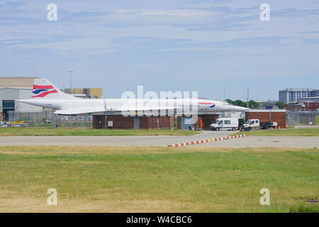 HEATHROW, ENGLAND-2 JUN 2019 - ein pensionierter Überschalljet Concorde Flugzeug von British Airways (BA) ist in der ständigen Ausstellung im London Heathrow Int Stockfoto