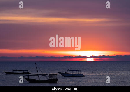 Sonnenuntergang Seascape in Nungwi n Unguja aka Insel Sansibar Tansania Ostafrika Stockfoto