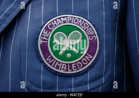 Details der Schiedsrichter und die Richter Kleidung. Die Meisterschaften 2019. Gehalten an der All England Lawn Tennis Club, Wimbledon. Stockfoto