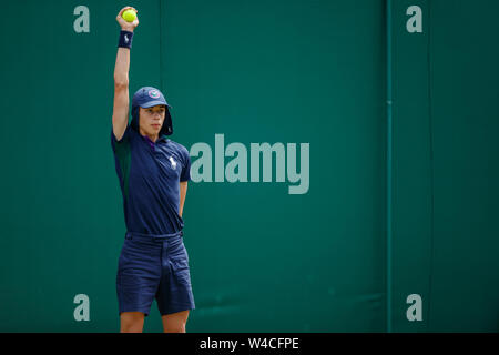 Ball der Jungen an der Wimbledon Championships 2019 Stockfoto