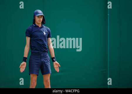 Ball der Jungen an der Wimbledon Championships 2019 Stockfoto