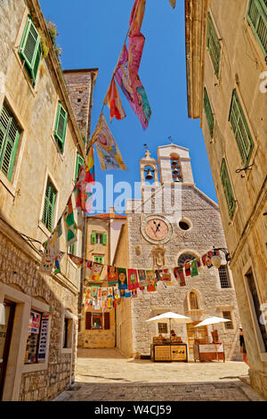 Straße von Sibenik Altstadt an der Dalmatinischen Küste Kroatiens. Stockfoto