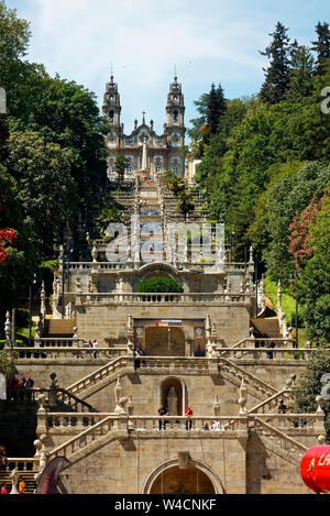 Barocke Treppenhaus zum Monte de Santo Estavao; 611 Schritte; verzierten; dekorativ; 1781-1969; Parque dos Remedios, Santuario de Nossa Senhora dos Remedios, b Stockfoto