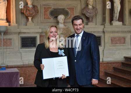 Katharina Wagner, Markus Soeder (Der bayrische Ministerpraesident und CSU-Vorsitzende). Präsentation des Bayerischen Verdienstordens im Antiquarium der Residenz München am 22.07.2019, | Verwendung weltweit Stockfoto