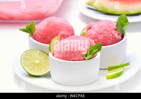 Fruchtsorbet von Wassermelone. Sommer kaltes Dessert Stockfoto