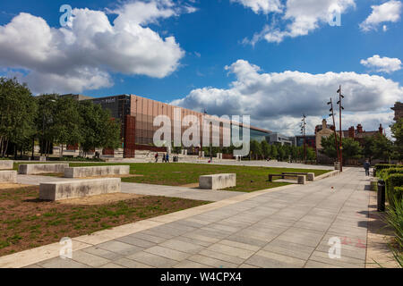 Millenium Point ein modernes Gebäude auf Curzon Street Gehäuse a Science Museum und universitären Einrichtungen, Birmingham, Großbritannien Stockfoto