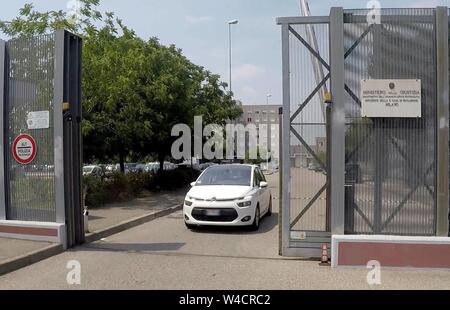 Mailand, Italien. 22. Juli, 2019. Freigabe von Roberto Formigoni aus bollate Gefängnis (Francesco Bozzo/Fotogramma, Mailand - 2019-07-22) ps das Foto in Bezug auf den Kontext, in dem es aufgenommen wurde verwendet werden können, und ohne beleidigende Absicht der Anstand des Volkes vertreten (Francesco Bozzo/Fotogramma, Mailand - Credit: Unabhängige Fotoagentur Srl/Alamy leben Nachrichten Stockfoto