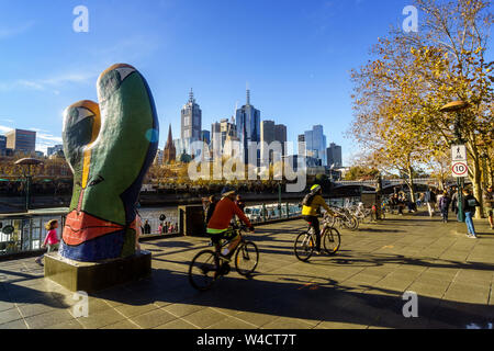 Promenade für Käufer in Southbank Yarra River Side in die Stadt Melbourne CBD, Australien Stockfoto