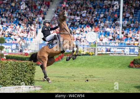 Sameh EL DAHAN, EGY, hat Schwierigkeiten mit Farbe Girl, Aktion, Verweigerung, verweigert, YAGEO Preis, Hunter Springen auf Graeben und Waelle, 19.07.2019, Welt des Pferdesports, CHIO Aachen 2019 vom 16.07 - 21.07.2019 in Aachen/Deutschland; | Verwendung weltweit Stockfoto