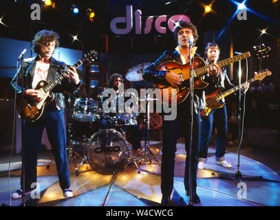 Die Swinging Blue Jeans, Merseybeat britische Band, bei einem Auftritt in der MUSIKSENDUNG 'Disco', Deutschland 1980. Britische mersey Beat Band "Swinging Blue Jeans' in deutschen Chart Show 'Disco', Deutschland 1980. Stockfoto