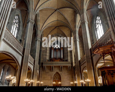 Elisabeth Kirche in Basel, Innenansicht, majestätischen Architektur, Schweizer Stockfoto