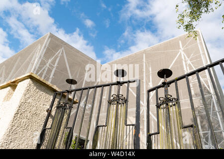 Hill House, entworfen von Charles Rennie Mackintosh, innen Stahl, gerahmten Kasten in einem kettenhemd Mesh, Helensburgh, Schottland, Großbritannien Stockfoto