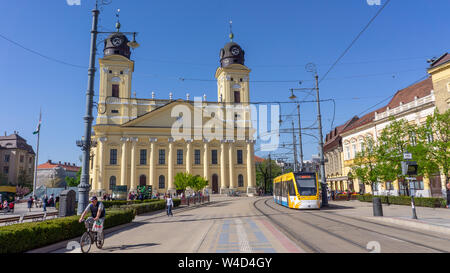 Debrecen Ungarn 04 19 2019 Tram durch Kossuth tér in Debrecen Stockfoto