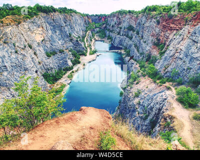 Velka Amerika ist dolomit Steinbruch für die Zementherstellung aufgegeben. Tschechische Republik, Europa. Stockfoto