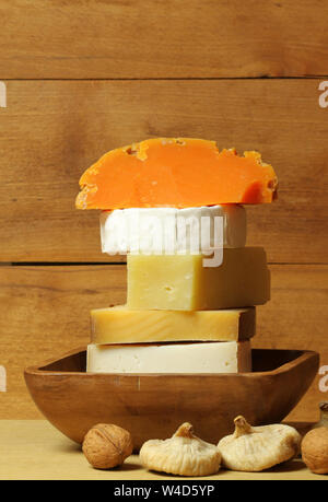 Käse und Vorspeisen in Vintage Style Stockfoto