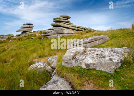 Dies sind nur einige der vielen faszinierenden Aufgabenbereiche, die auf Bodmin Moor gefunden werden kann. Felsen gestapelt und prekär Balancing auf die unten. Diese sind Stockfoto