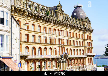 Das Grand Hotel ist ein denkmalgeschütztes Gebäude mit Blick auf die South Bay, Scarborough, North Yorkshire, England, Großbritannien. Stockfoto