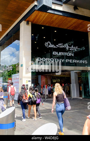 Die Miss Selfridge; Burton und Dorothy Perkins in Cabot Circus Bristol. Teil der Arcadia Group Stockfoto