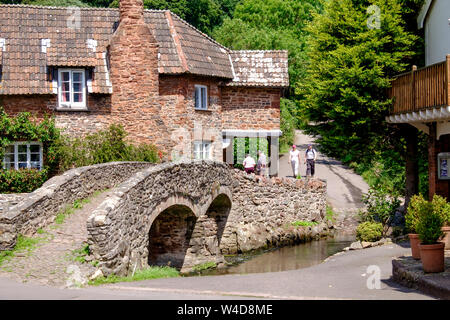 Packesel Brücke über den Fluss aller. allerford ist ein Somerset Village am Rande des Exmoor. Somerset England Großbritannien Stockfoto