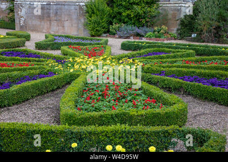 Gärten Blumenbeete in Charlecote Park House National Trust Property in Warwickshire, Großbritannien Stockfoto