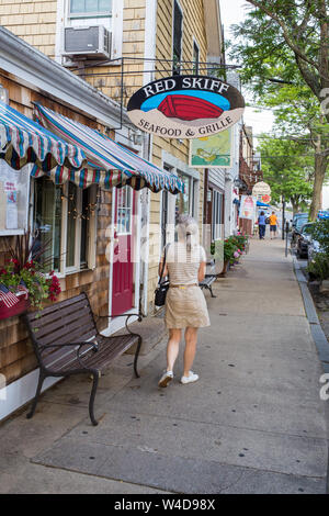 Geschäfte entlang einer Straße in Rockport, MA Stockfoto