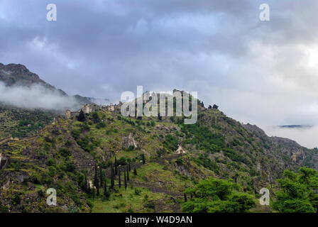 Alte Festung auf einem Berg ruinieren. Kotor, Montenegro Stockfoto