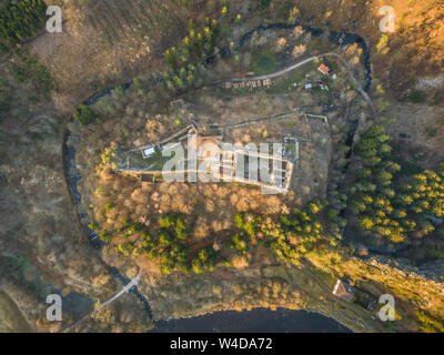 Divci kamen ist eine Ruine einer gotischen Burg in der Nähe der Stadt Kremze in Cesky Krumlov. Es steht auf einer Höhe von 470 m auf einem felsigen Hügel su Stockfoto