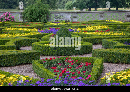 Gärten Blumenbeete in Charlecote Park House National Trust Property in Warwickshire, Großbritannien Stockfoto