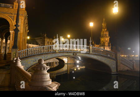 Eine wundervolle Nacht im Plaza de España in Sevilla, Spanien Stockfoto