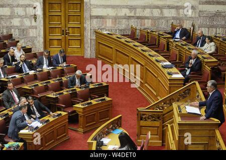 Athen, Griechenland. 20. Juli 2019. Generalsekretär der Kommunistischen Partei Griechenlands, Dimitris Koutsoumbas spricht während des ersten Tages der politischen Erklärungen der neuen griechischen Regierung im griechischen Parlament in Athen. Credit: Giorgos Zachos/SOPA Images/ZUMA Draht/Alamy leben Nachrichten Stockfoto
