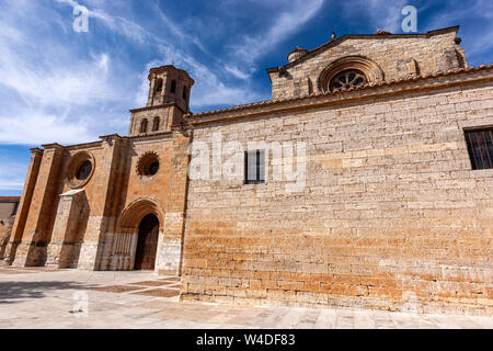 Fassade des Colegiata de Santa María la Mayor, Toro, Provinz Zamora, Kastilien, Spanien Stockfoto