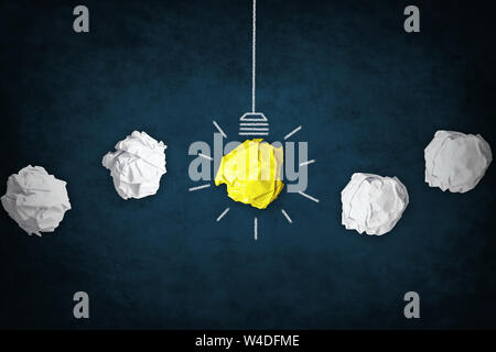 Kreativität und Konzept - Glühbirne als Inspiration Symbol Stockfoto
