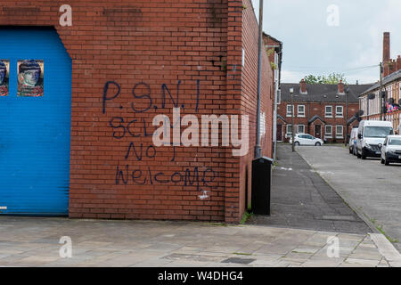 Anti-Polizei grafitti auf eine Ost Belfast Wand in einer loyalistischen Bereich von Belfast. Stockfoto