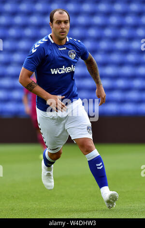 OLDHAM, ENGLAND 20. Juli Oldham der Athletic Urko Vera in Aktion während der Vorsaison Freundschaftsspiel zwischen Oldham Athletic und Rochdale in Boundary Park, Oldham am Samstag, den 20. Juli 2019 (Credit: Eddie Garvey | MI Nachrichten) Stockfoto