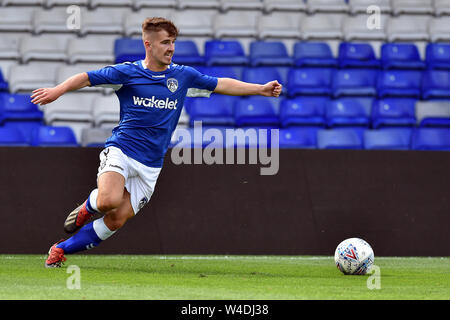 OLDHAM, ENGLAND 20. Juli Oldham der Athletic Harry Robinson in Aktion während der Vorsaison Freundschaftsspiel zwischen Oldham Athletic und Rochdale in Boundary Park, Oldham am Samstag, den 20. Juli 2019 (Credit: Eddie Garvey | MI Nachrichten) Stockfoto