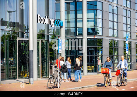 Amsterdam, Niederlande, Piet Heinkade, neue Gebäude an Ijhaven, Hauptsitz von Booking.com Hotel Mediation Online Portal, Stockfoto