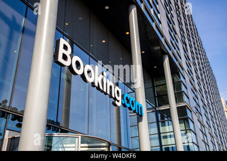 Amsterdam, Niederlande, Piet Heinkade, neue Gebäude an Ijhaven, Hauptsitz von Booking.com Hotel Mediation Online Portal, Stockfoto