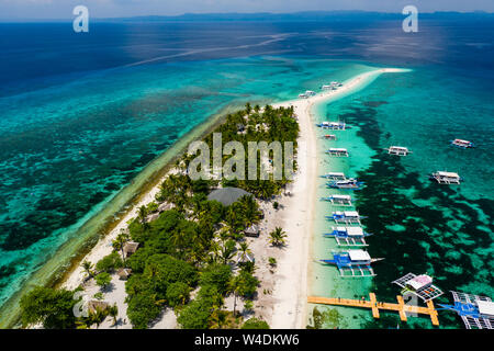 Luftaufnahme der traditionellen Boote aus eine kleine tropische Insel in den Philippinen (kalanggaman) Stockfoto