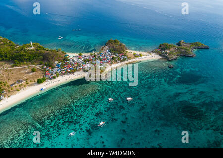 Antenne Brummen auf der tropischen Insel Malapascua Cebu in der Region der Philippinen Stockfoto