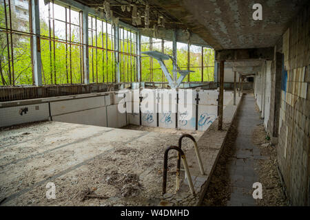 Ehemaligen Schwimmbad in Pripyat, die Geisterstadt in der Sperrzone von Tschernobyl Stockfoto