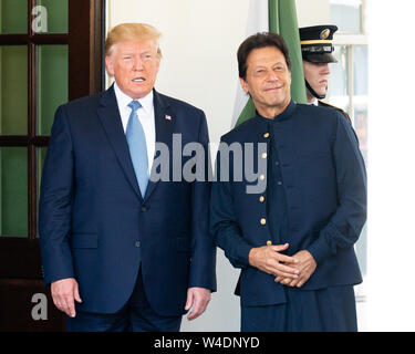 Präsident Donald Trump begrüßt Imran Khan, der Premierminister von Pakistan an das Weiße Haus in Washington. Stockfoto