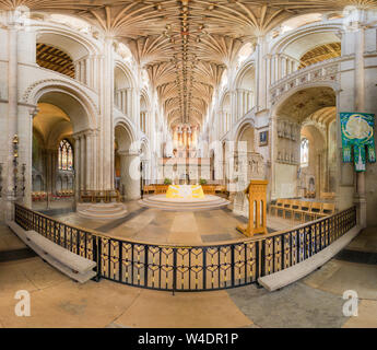 Altar im kirchenschiff an der heiligen und ungeteilten Dreifaltigkeit Kathedrale von Norwich, England. Stockfoto