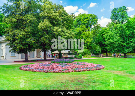 Warschau, Polen - 19 Juli, 2019: Lazienki Park ist der größte Park in Warschau. Es ist von Touristen aus ganz Polen und der Welt besucht und dient als Stockfoto