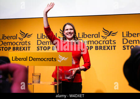 London, Großbritannien. 22. Juli 2019 - Jo Swinson ist als der neue Führer der Liberalen Demokraten gewählt. Jo Swinson, MP für East Dunbartonshire, gewann die Führung Wahl empfangen von 47,997 Stimmen und ersetzt die Sir Vince Cable in der Führungsrolle. Credit: Dinendra Haria/Alamy leben Nachrichten Stockfoto