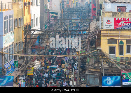 NEW DELHI - Feb 24: Leben in der Stadt von New Delhi mit Menschenmenge und Stau am 24. Februar. 2018 in Indien Stockfoto